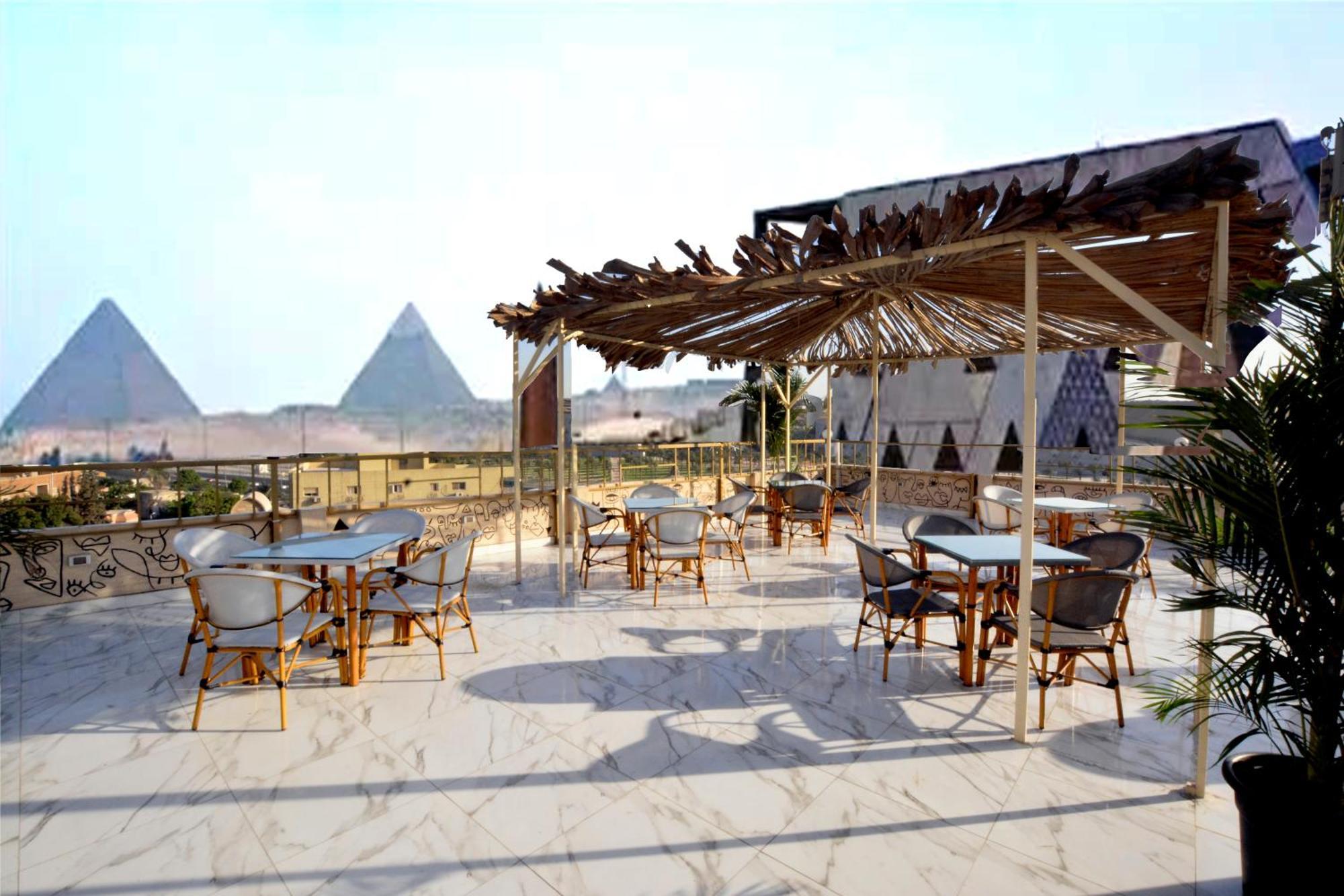 Topview Pyramids And Museum Nazlat as Sammān Екстериор снимка